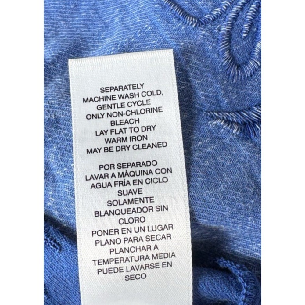 Chicos Size 2 (Large) Blue Embroidered Top V-Split Neck Bell Sleeve Lightweight - Picture 8 of 9